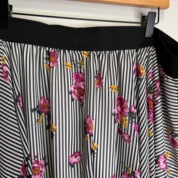 Torrid Midi Chiffon Floral Skater Skirt Torrid Size 2x - Picture 10 of 12